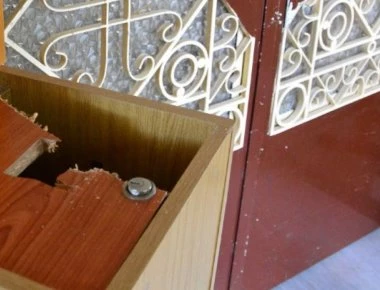 Ρόδος: Ιερόσυλοι έκλεψαν το παγκάρι εκκλησίας αλλά ήταν απρόσεκτοι και αρκετά κέρματα τους... έπεσαν!
